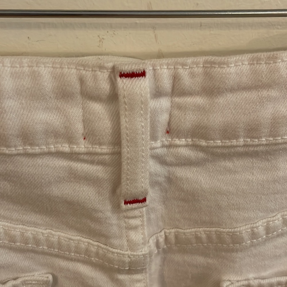 NWT Alice + Olivia Jeans White Button-Fly Fringe Hem Mini, Size 32 - Picture 8 of 9
